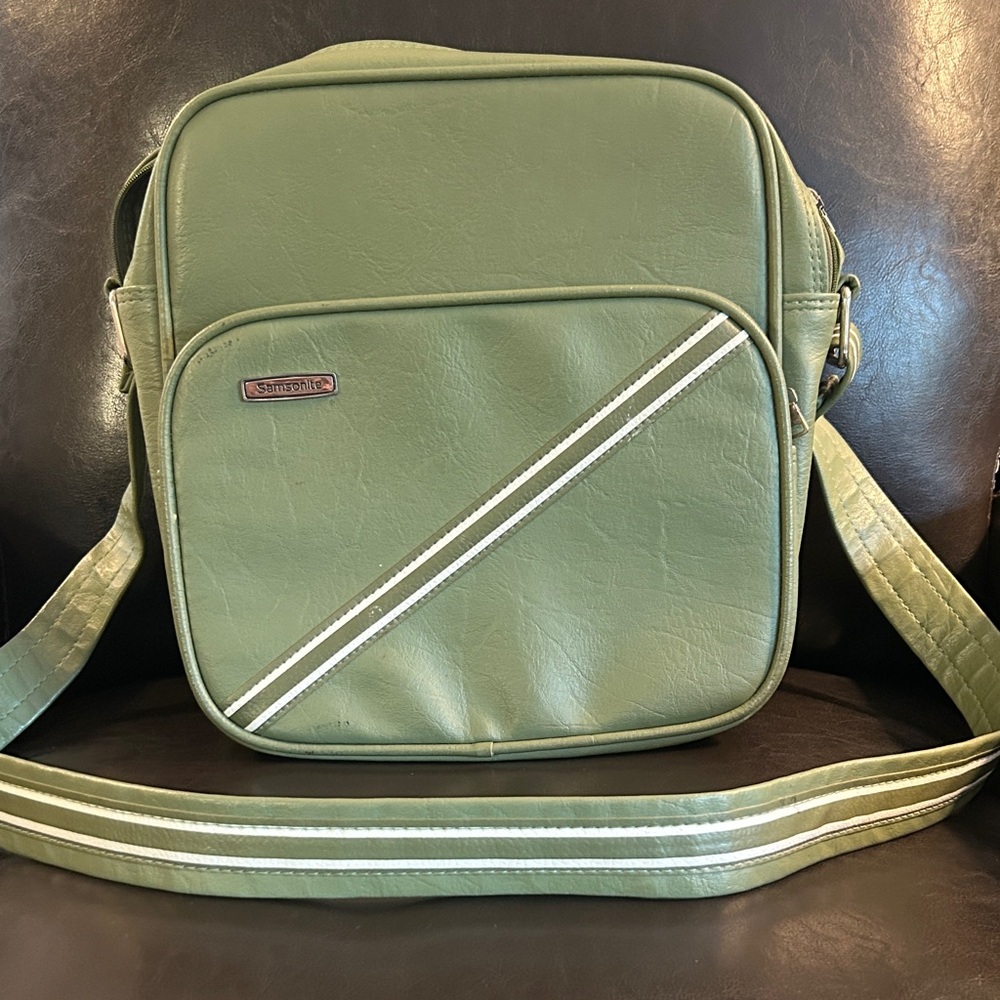Samsonite vintage concord avocado green shoulder travel bag.